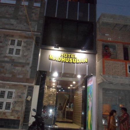 Hotel Madhusudan Dwārka 외부 사진