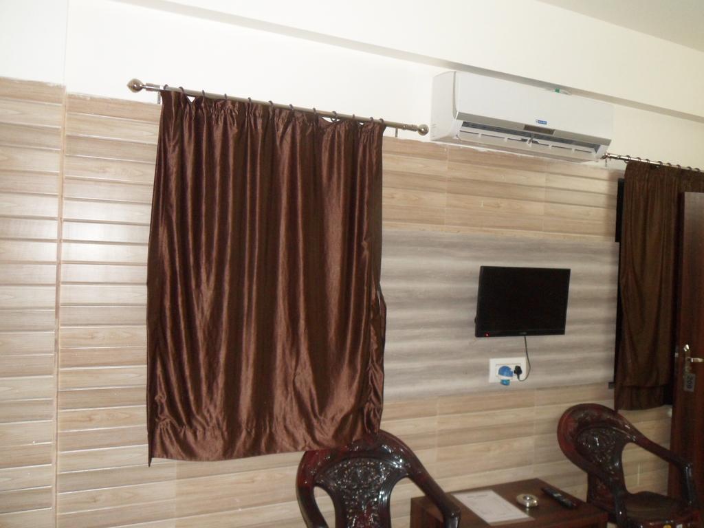 Hotel Madhusudan Dwārka 객실 사진