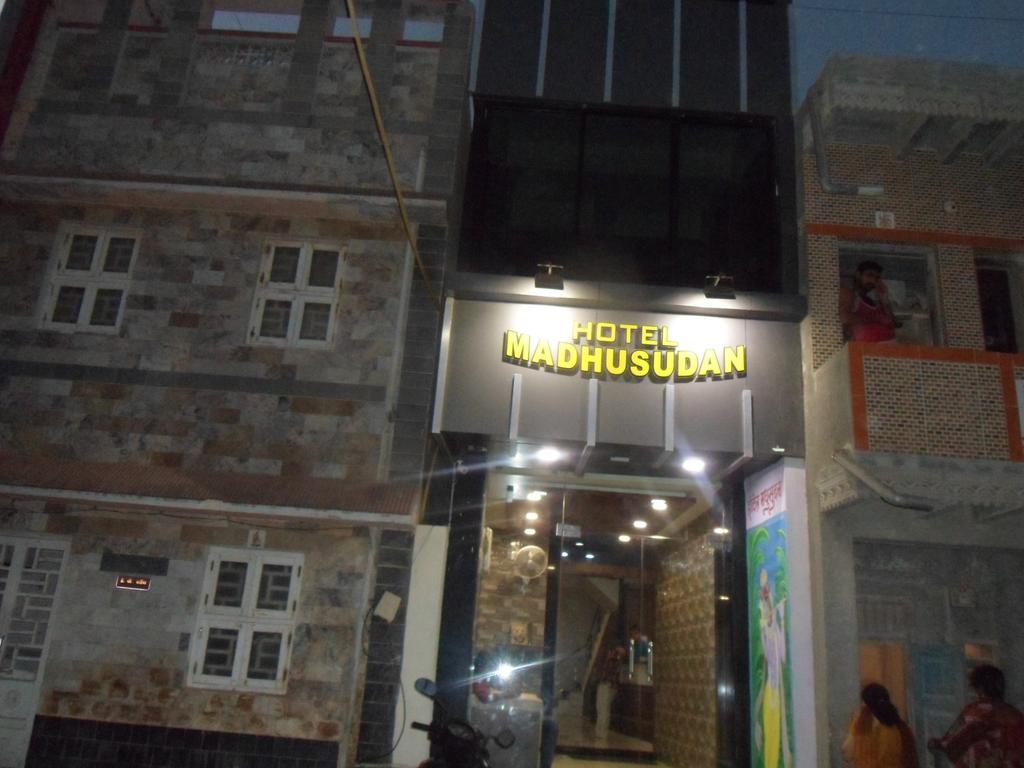 Hotel Madhusudan Dwārka 외부 사진
