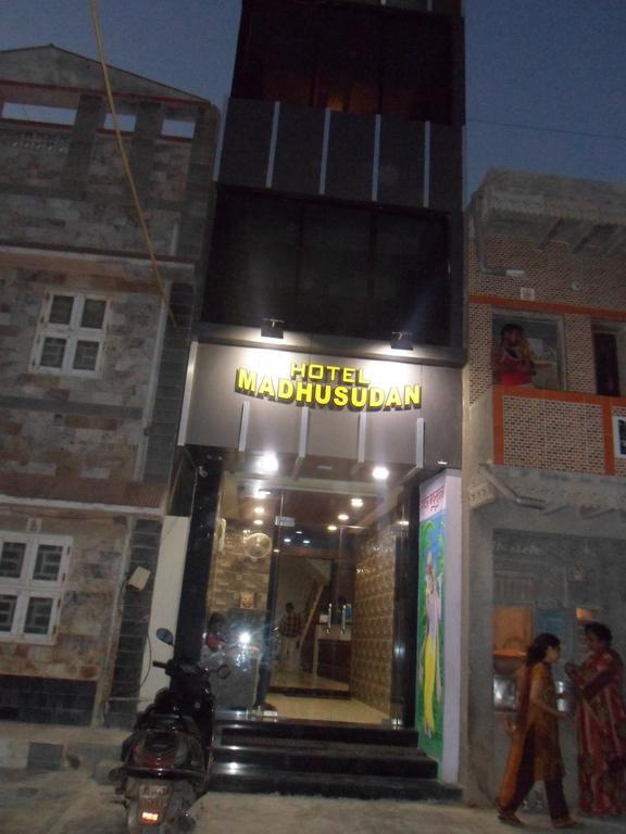 Hotel Madhusudan Dwārka 외부 사진